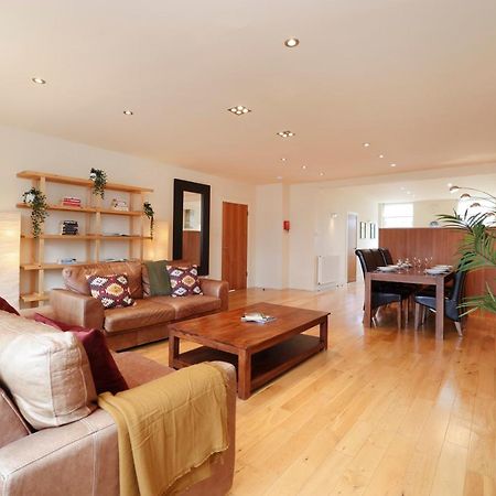 Joivy Spacious 2 Bed,2 Bath Flat, Free Parking And Rooftop Terrace Edinburgh Exterior photo