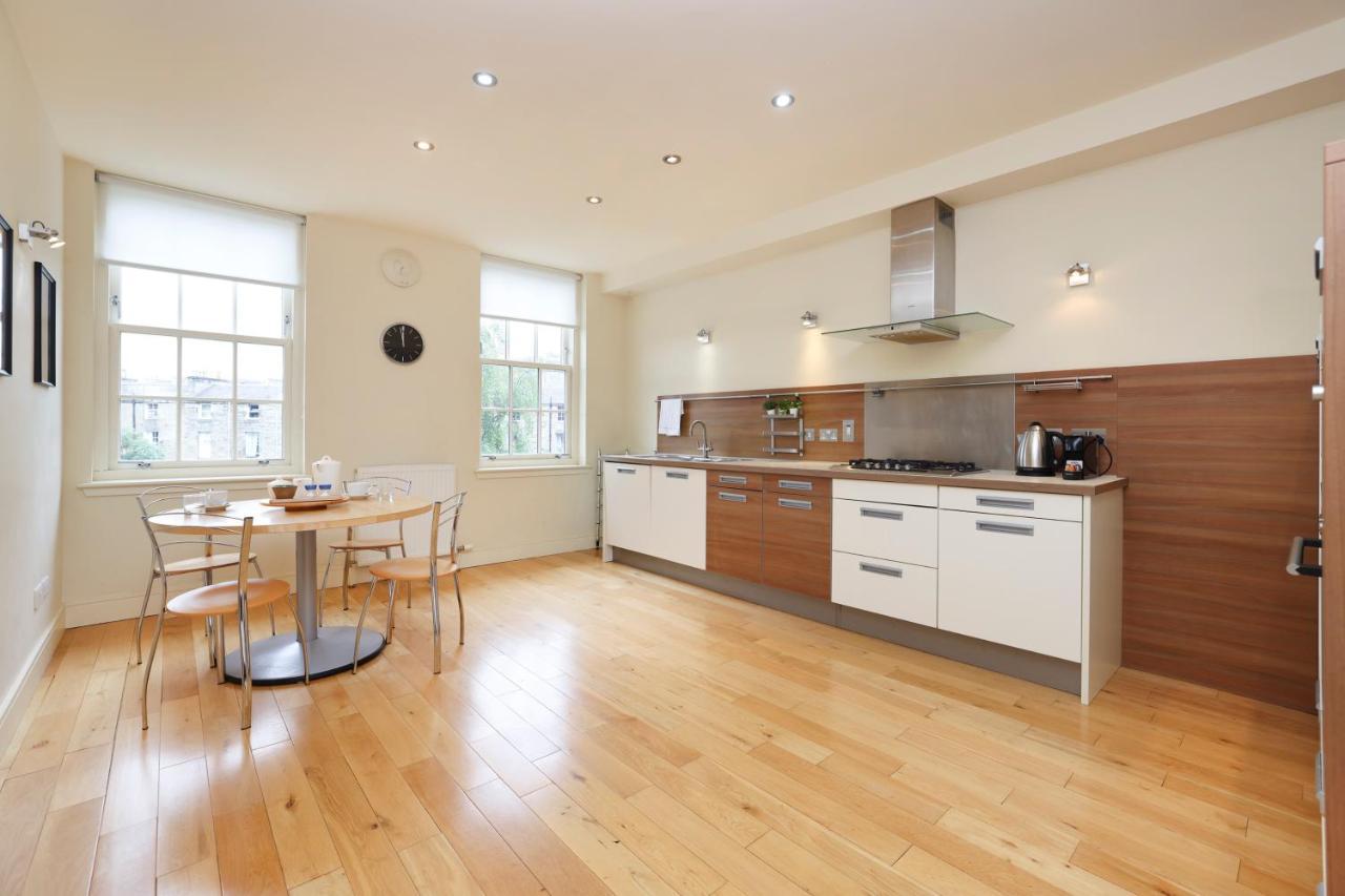 Joivy Spacious 2 Bed,2 Bath Flat, Free Parking And Rooftop Terrace Edinburgh Exterior photo