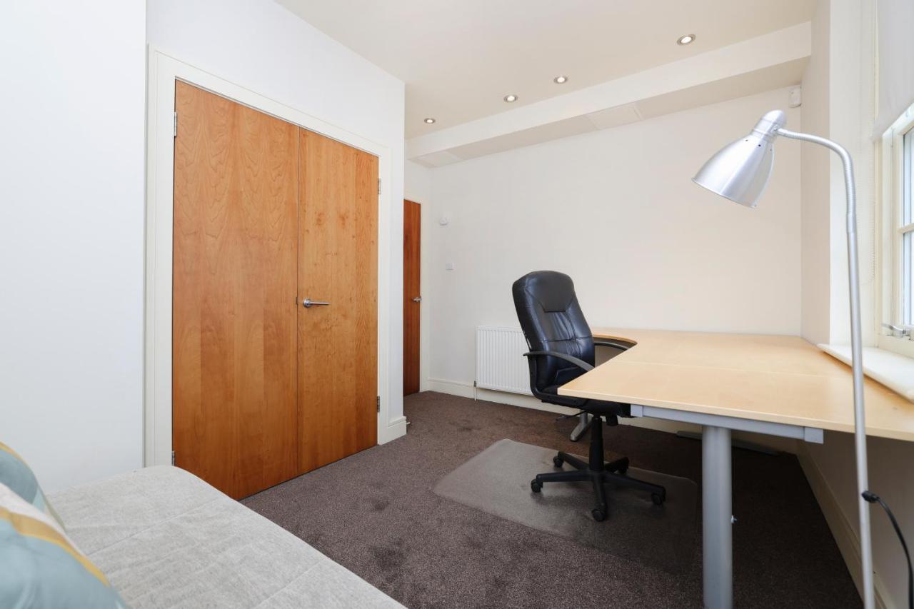 Joivy Spacious 2 Bed,2 Bath Flat, Free Parking And Rooftop Terrace Edinburgh Exterior photo