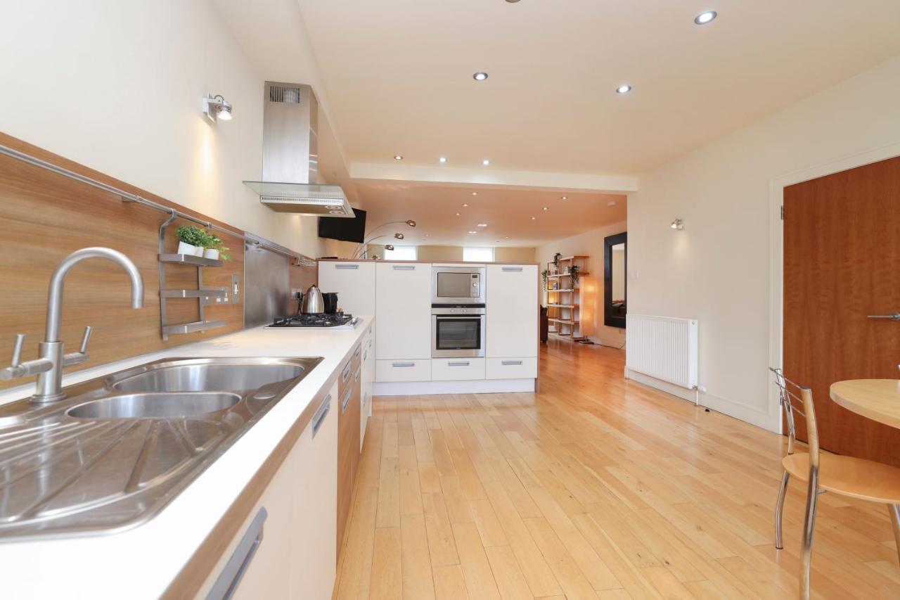 Joivy Spacious 2 Bed,2 Bath Flat, Free Parking And Rooftop Terrace Edinburgh Exterior photo