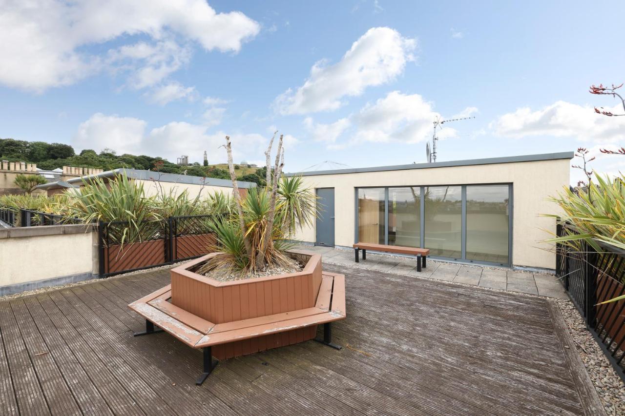 Joivy Spacious 2 Bed,2 Bath Flat, Free Parking And Rooftop Terrace Edinburgh Exterior photo