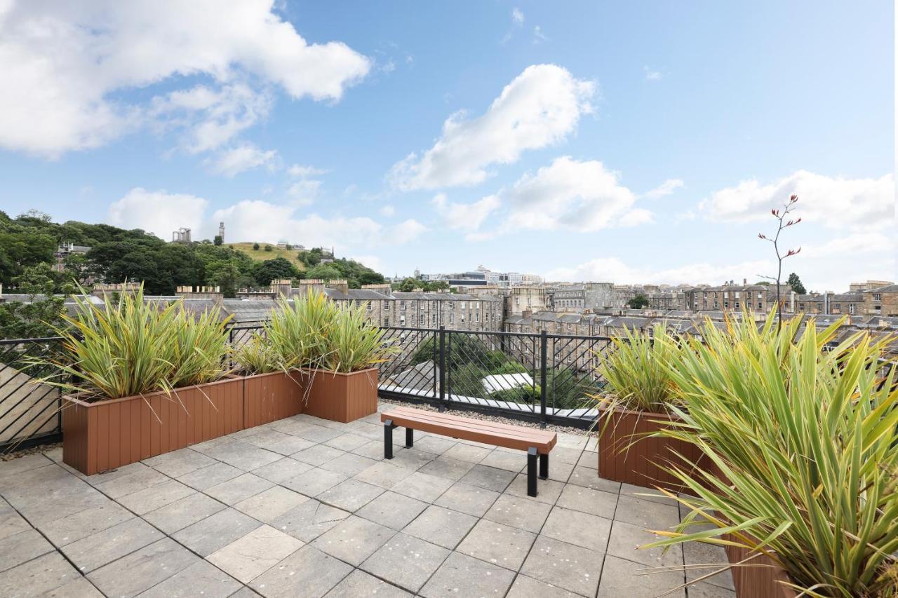 Joivy Spacious 2 Bed,2 Bath Flat, Free Parking And Rooftop Terrace Edinburgh Exterior photo