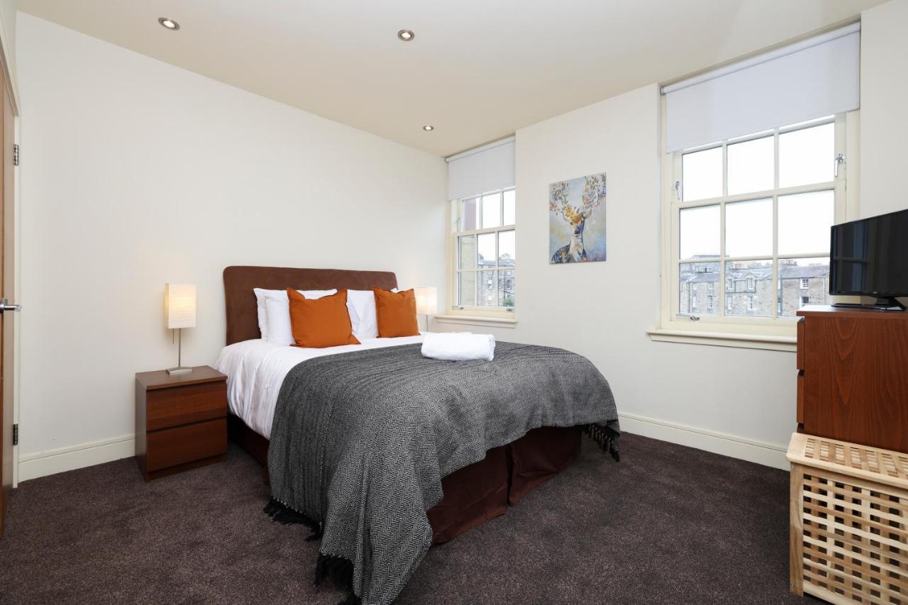 Joivy Spacious 2 Bed,2 Bath Flat, Free Parking And Rooftop Terrace Edinburgh Exterior photo
