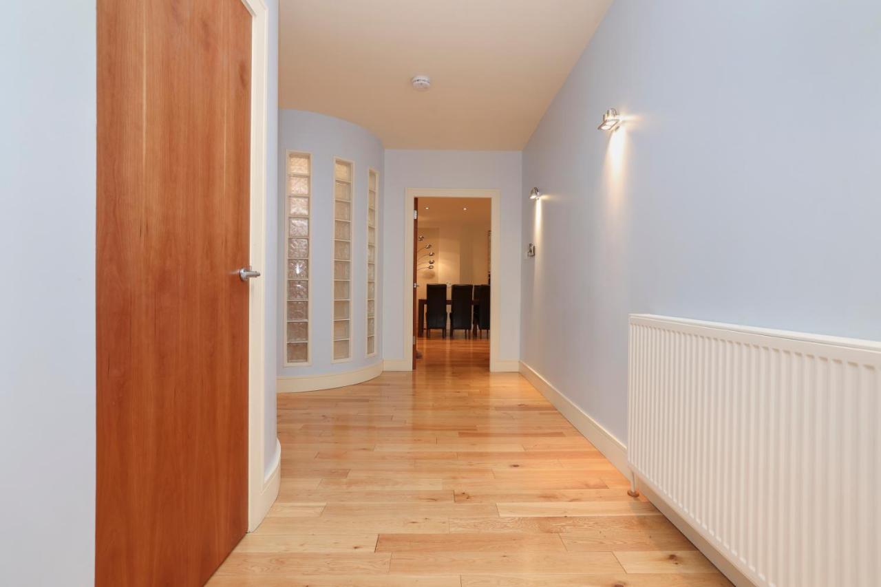 Joivy Spacious 2 Bed,2 Bath Flat, Free Parking And Rooftop Terrace Edinburgh Exterior photo