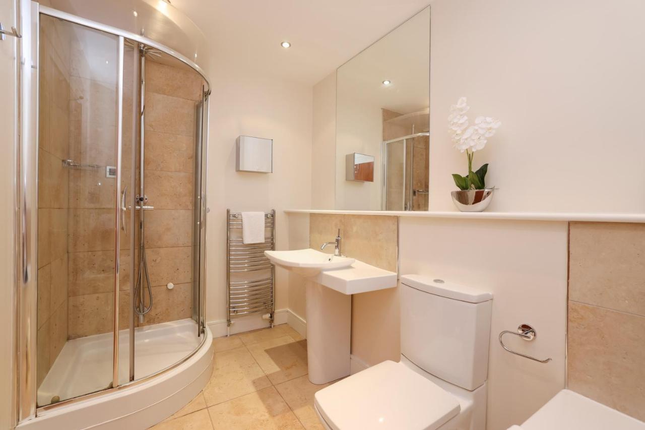 Joivy Spacious 2 Bed,2 Bath Flat, Free Parking And Rooftop Terrace Edinburgh Exterior photo