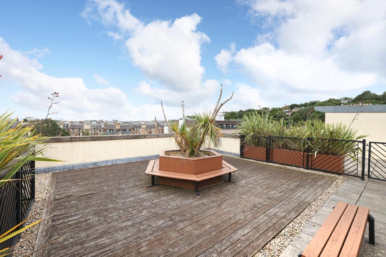 Joivy Spacious 2 Bed,2 Bath Flat, Free Parking And Rooftop Terrace Edinburgh Exterior photo